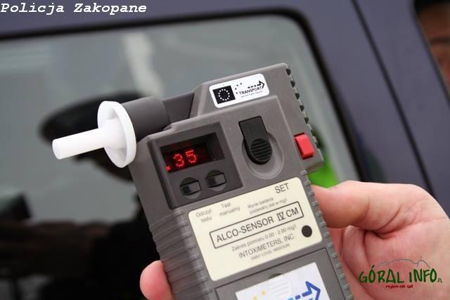 Dwóch nietrzeźwych kierowców w rękach policjantów