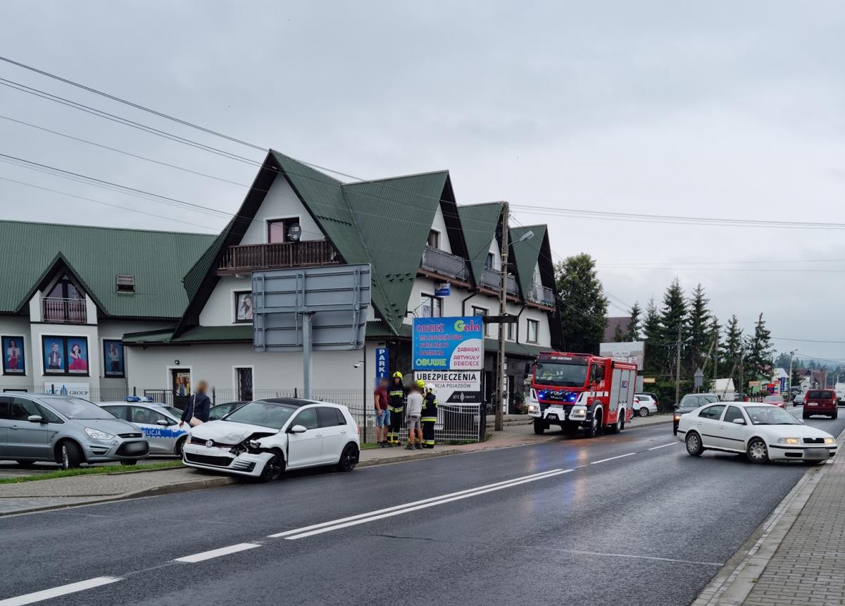 Zderzenie dwóch samochodów osobowych