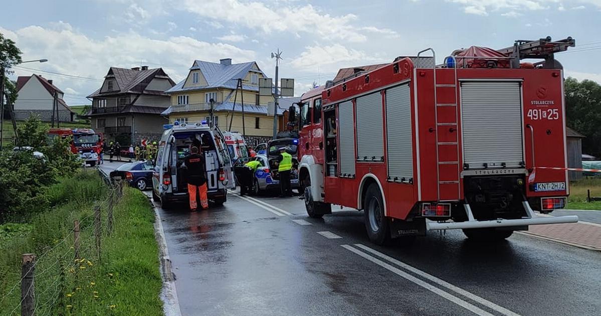Groźne zderzenie trzech samochodów (zdjęcia)
