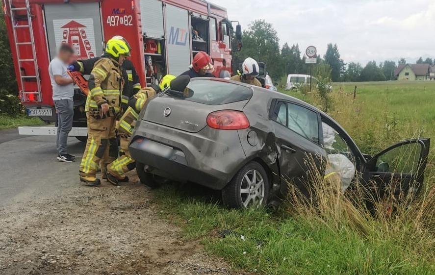 Zderzenie trzech samochodów (zdjęcia)