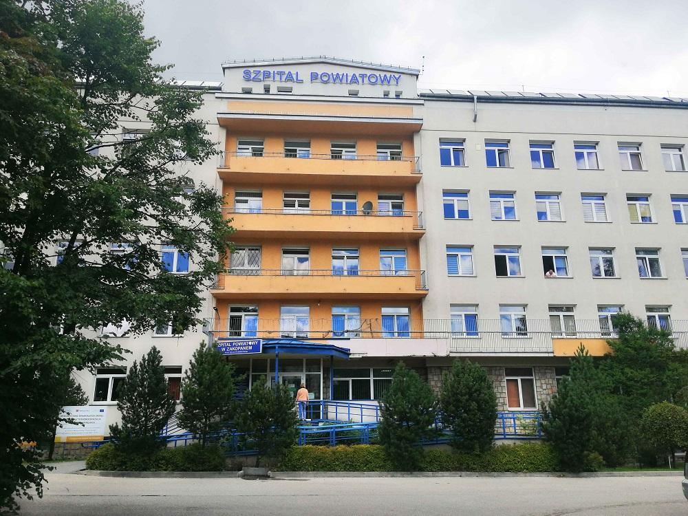 Nie przeżył upadku ze szpitalnego okna