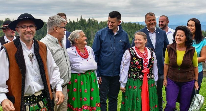 Wicemarszałek Smółka spotkał się z bacami i hodowcami owiec