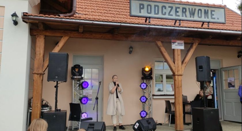 Ania Gąsienica-Byrcyn gwiazdą pikniku rowerowo-kolejowego w Podczerwonem 