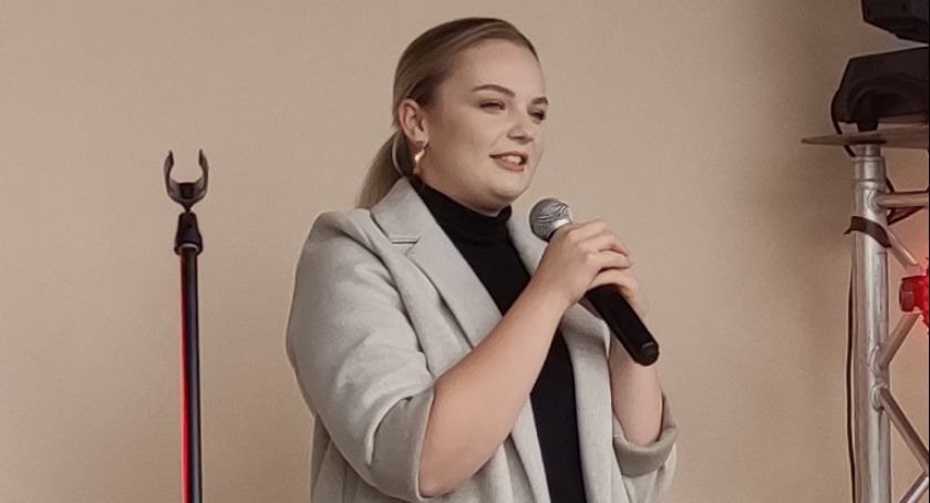 Ania Gąsienica - Byrcyn wygrywa debiuty w Opolu - sukces wokalistki z Zakopanego