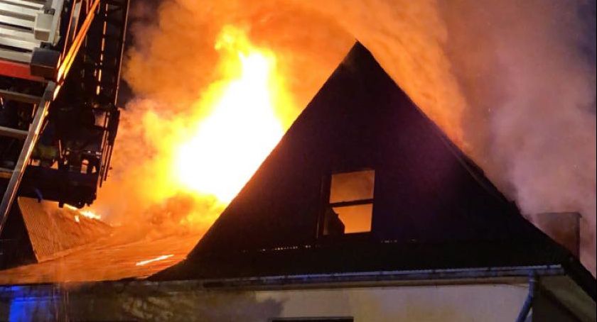 Groźny pożar zabudowań mieszkalno-gospodarczych w Białym Dunajcu