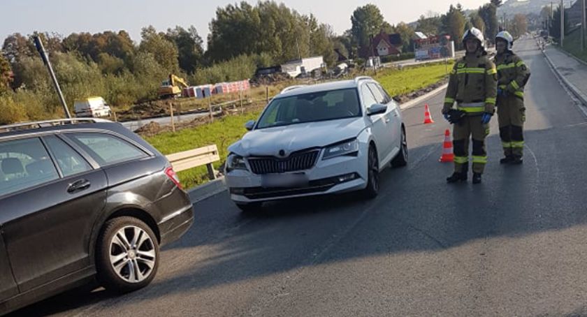 Zderzenie na prostym odcinku drogi w Rabie Wyżnej
