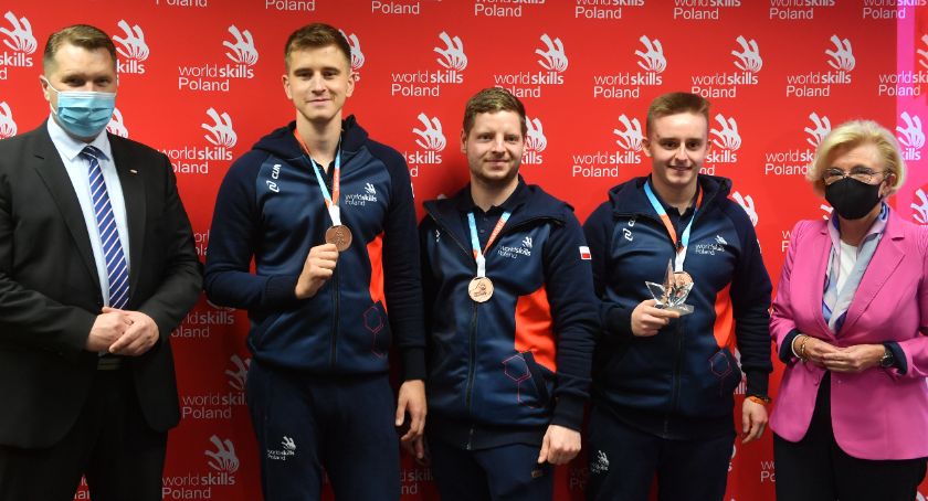 Polacy z trzema medalami w prestiżowym konkursie promującym edukację zawodową EuroSkills 2021