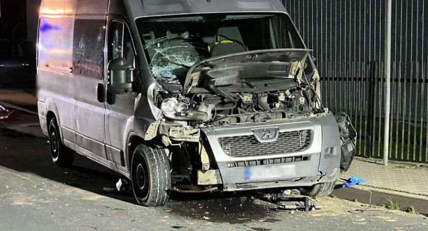 Chłopcy wjechali pod busa na hulajnodze - wstępne policyjne ustalenia odnośne tragedii w Trutem