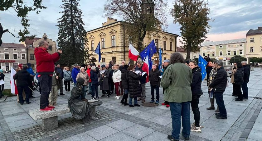 Prawo Unii Europejskiej ważniejsze niż konstytucja Polski - manifestacja w Nowym Targu i Zakopanem