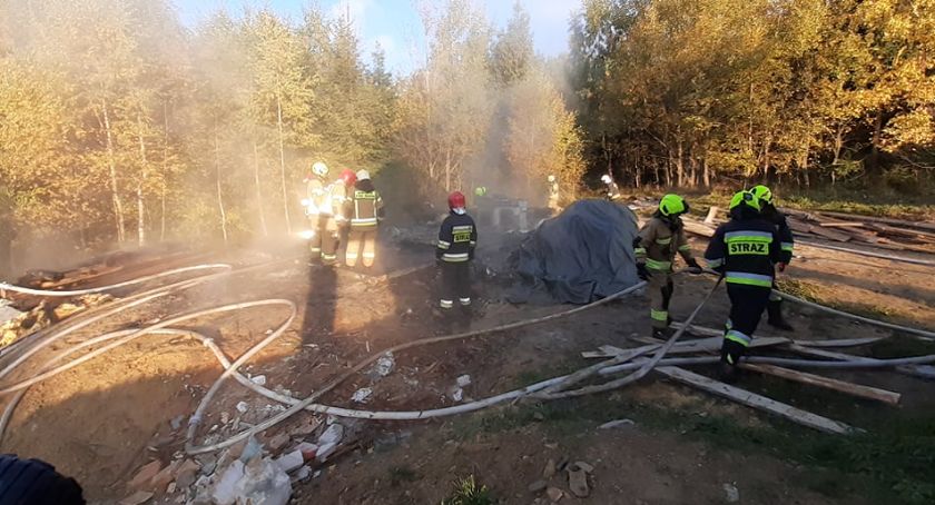 Spłonęła wiata przy domku letniskowym