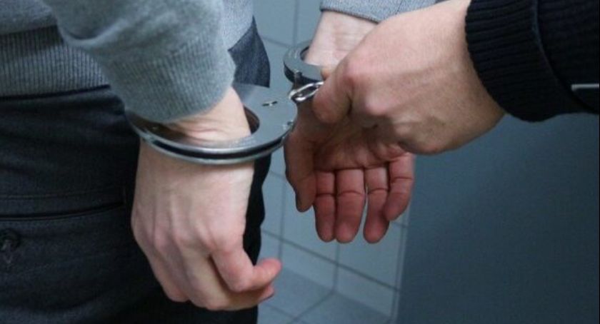 Wtargnęli do domu znajomej i dotkliwie pobili jej kolegę - zostali zatrzymani 