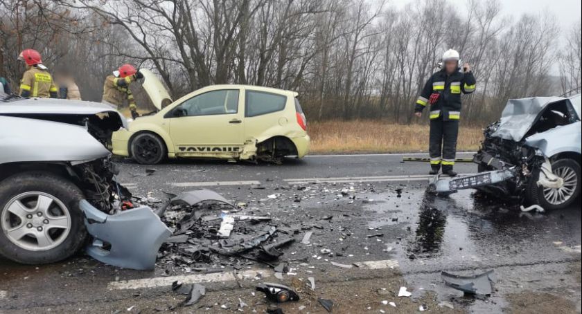 Zderzenie 3 samochodów w Gronkowie - są poszkodowani