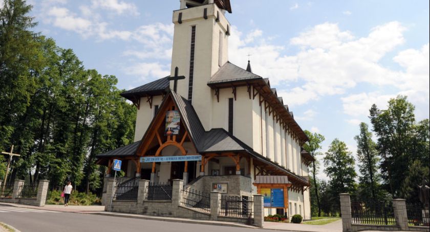 Osoba chora na COVID-19 uczestniczyła w mszach w kościele w Skawie