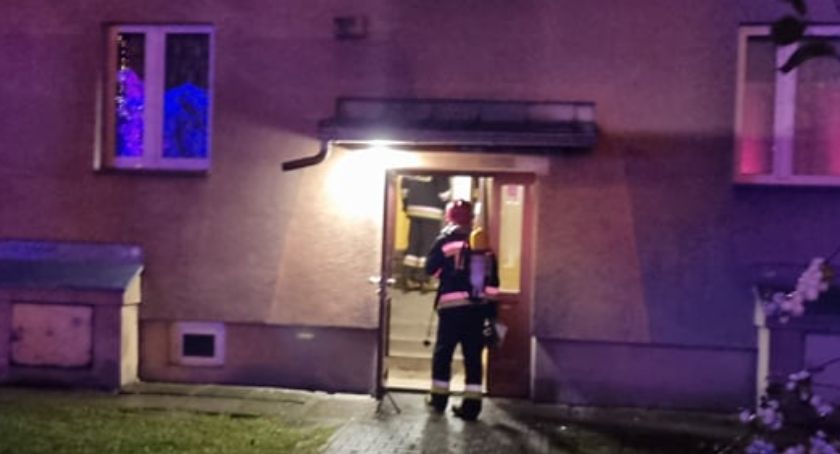 Akcja strażacka w bloku naprzeciw MCK