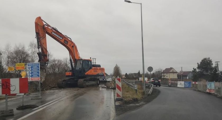 Wielka dziura na drodze w Czarnym Dunajcu. Co tam się dzieje?
