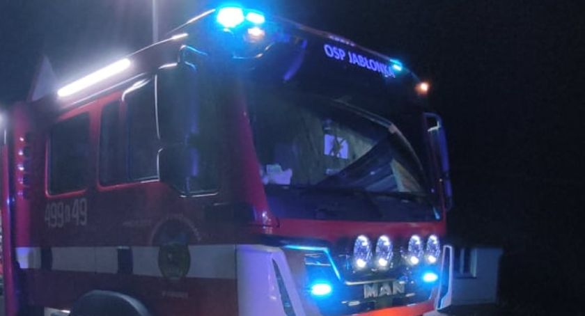 W nocy strażacy pomogli starszej pani