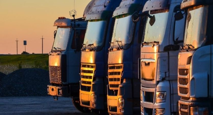 Jak wystawić fakturę za usługę transportową?
