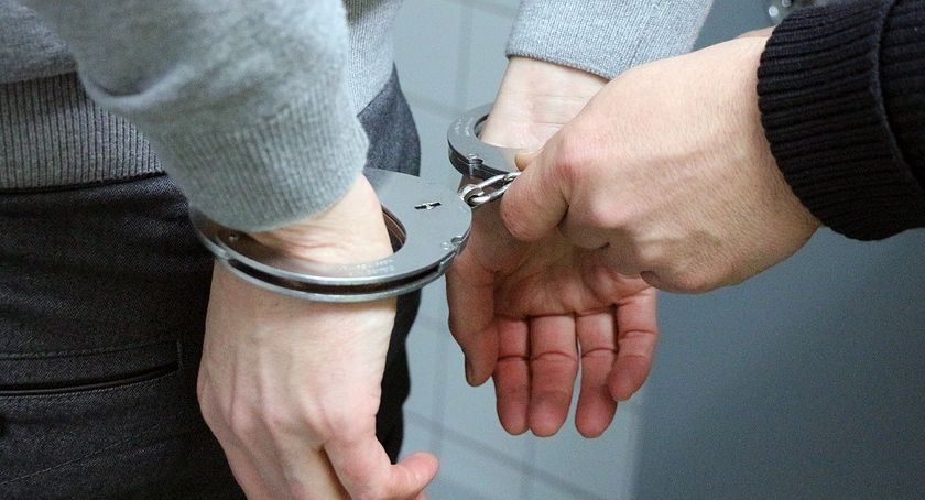 Policja zatrzymała sprawców rozboju - dotkliwie pobili i okradli mężczyznę 