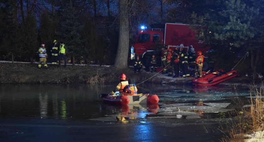 Tragedia na stawach w Wolbromiu - do akcji ratunkowej wezwano ratowników wodno-nurkowych z JRG Nowy Targ