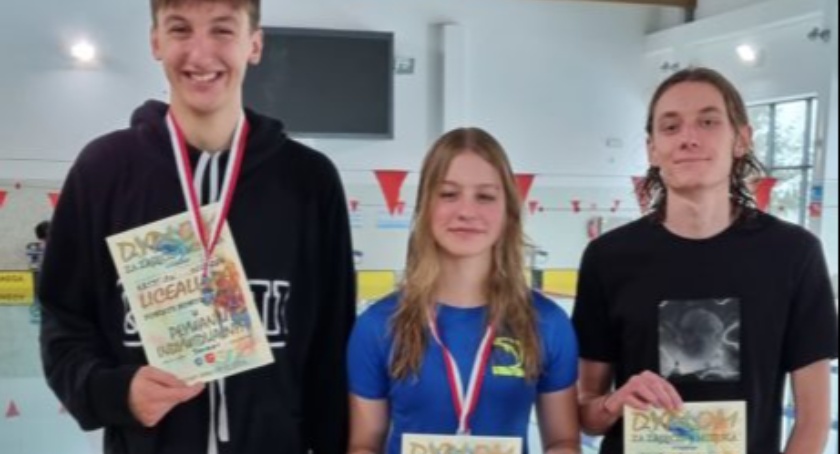 Aleksandra Wojtyczka i Krystian Wilczek ze złotymi medalami licealiady powiatowej w pływaniu 