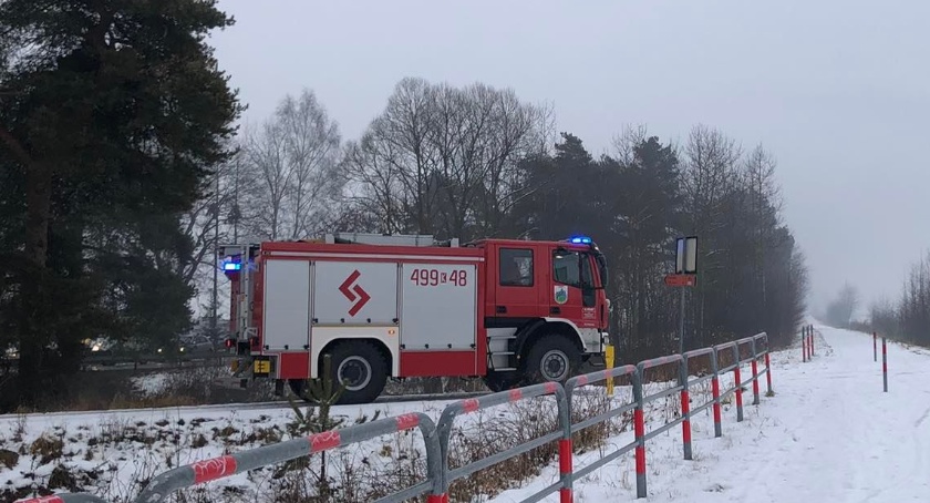 Interwencja strażaków przy ścieżce rowerowej