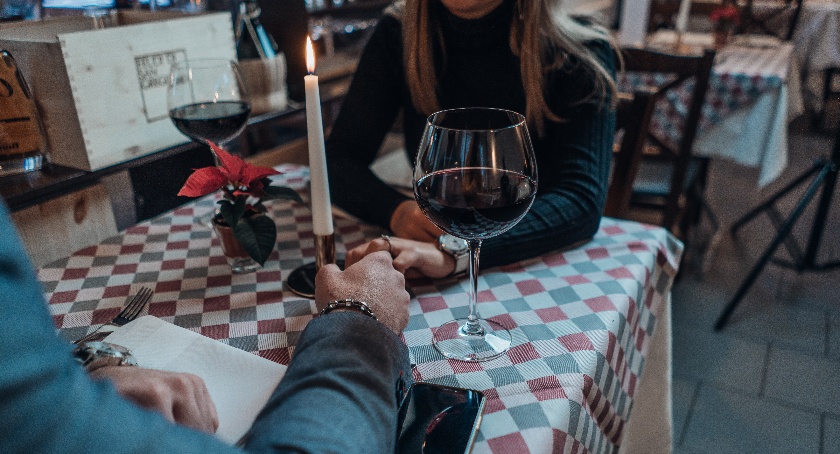 Trzy pomysły na maksymalnie romantyczny wieczór we dwoje