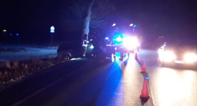 Nawracał na drodze wojewódzkiej, wpadł do rowu, był kompletnie pijany