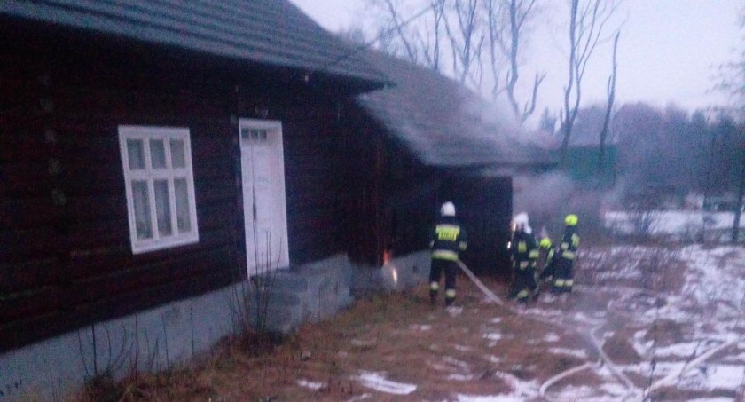 Pożar drewnianej stodoły połączonej z budynkiem mieszkalnym