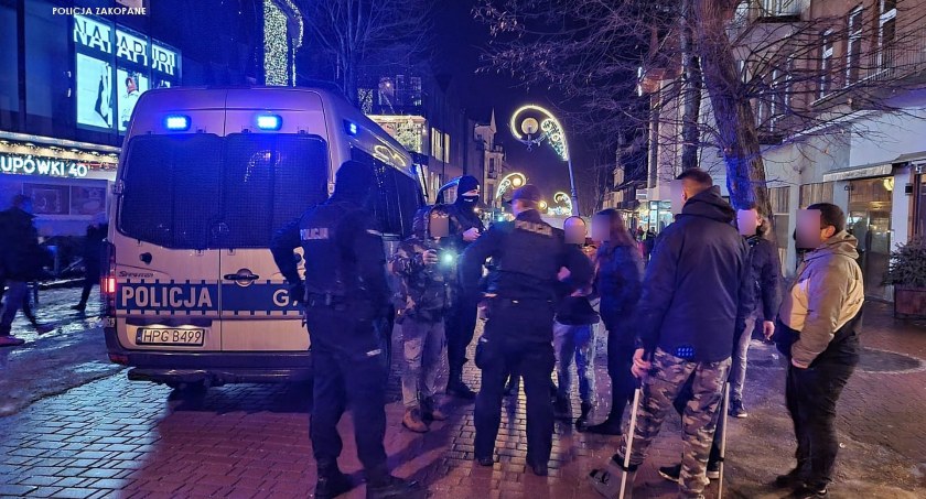 Liczne interwencje policji podczas Sylwestra w Zakopanem