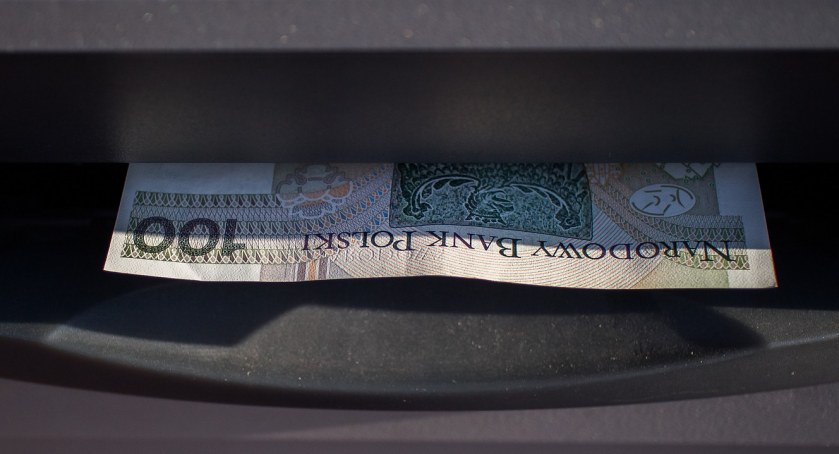 Nadpłacony podatek zostanie automatycznie zwrócony - ZUS wyjaśnia 