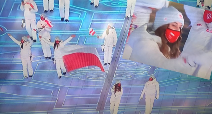Aleksandra Król ze Zbigniewem Bródką zainaugurowali zimową olimpiadę niosąc flagę Polski