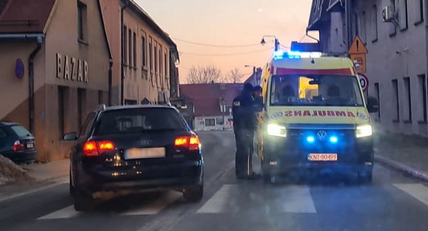 Potrącenie starszej kobiety w Czarnym Dunajcu