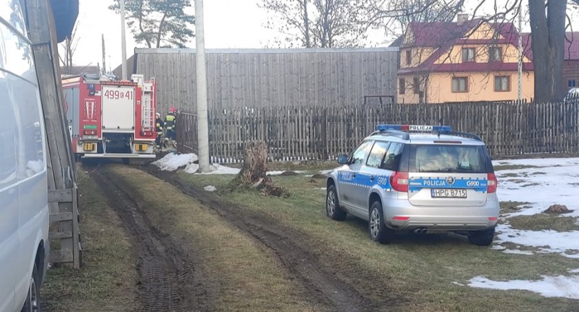 Zadymienie z samochodu - kolejna akcja strażacka w Czarnym Dunajcu 