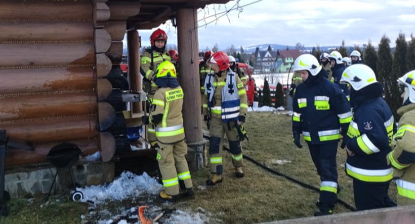 Nadpalona ściana domku letniskowego w Koniówce - mogło dojść do tragedii