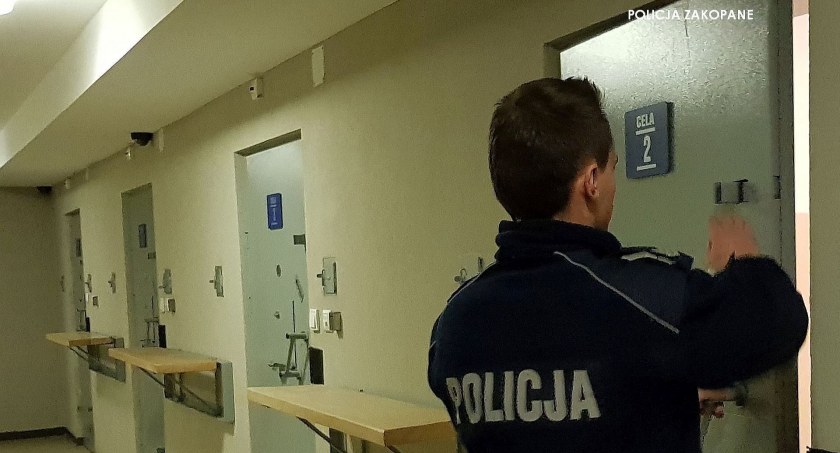 41-latek podejrzany o kradzież rozbójniczą zatrzymany przez policję