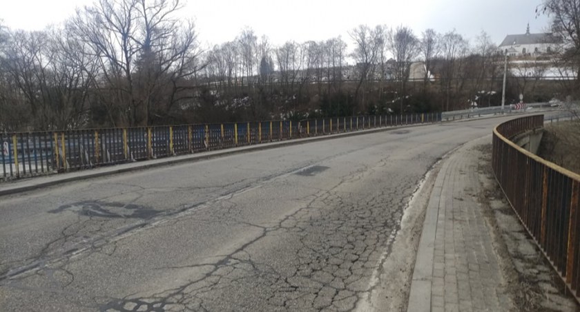 Utrudnienia na drodze z Jabłonki do Zubrzycy - powstanie nowy most (zdjęcia)