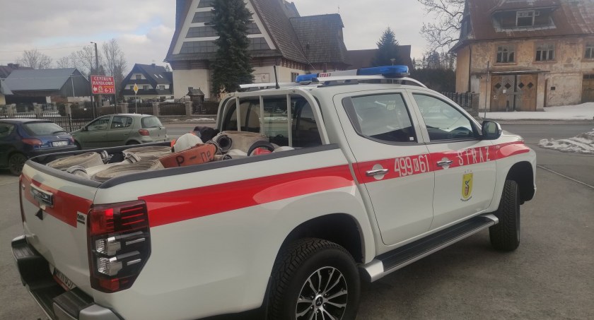 Strażacy ochotnicy przekazują sprzęt dla strażaków z Ukrainy