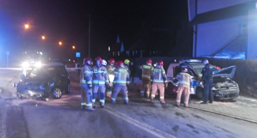Zderzenie radiowozu policyjnego z samochodem osobowym - są ranni