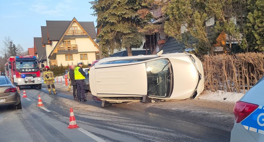 Wylądował na boku - mogło dojść do tragedii gdyby ktoś tamtędy szedł