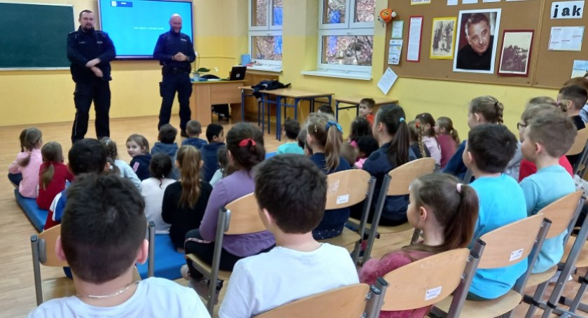 Spotkanie profilaktyczne z dzielnicowymi ze szczawnickiego komisariatu