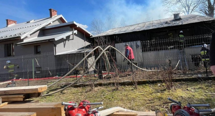 W stodole spłonęło stado owiec i kilka krów - tragedia w Łapszach Niżnych