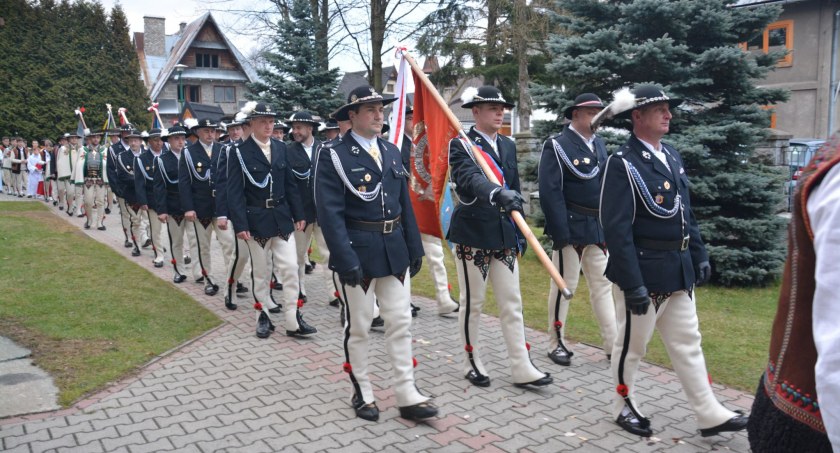 Rezurekcja z honorową asystą druhów z OSP Suche