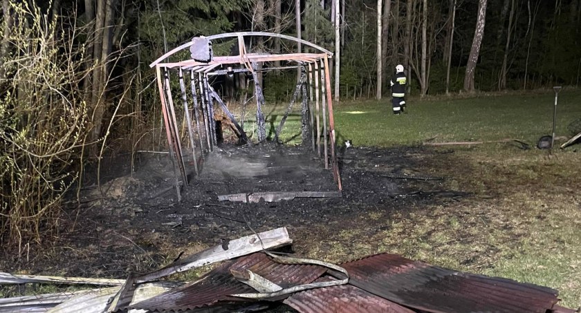 Pożar wiaty w Skawie - spłonęła doszczętnie 