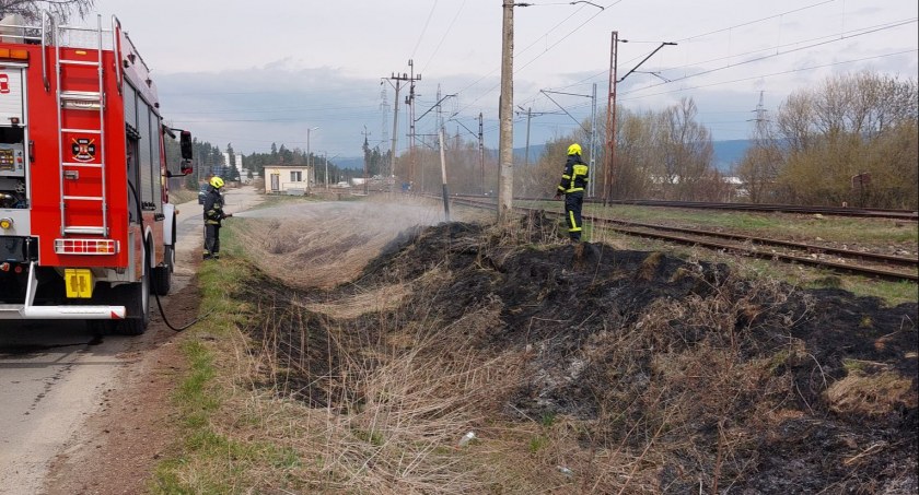 Pożar wzdłuż torowiska