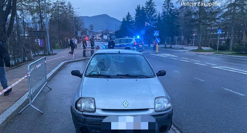 72-latek kierujący samochodem osobowym potrącił przechodzącego po pasach nastolatka