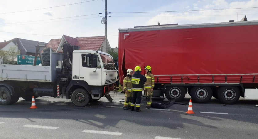 Zderzenie ciężarówek na chyżniance 