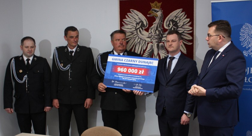  Prawie milion złotych rządowego dofinansowania na zakup samochodu ratowniczo-gaśniczego dla OSP Ratułów Dolny