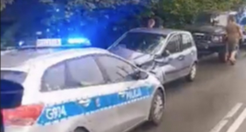 Zderzenie auta terenowego z osobowym - dziecko odwiezione do szpitala