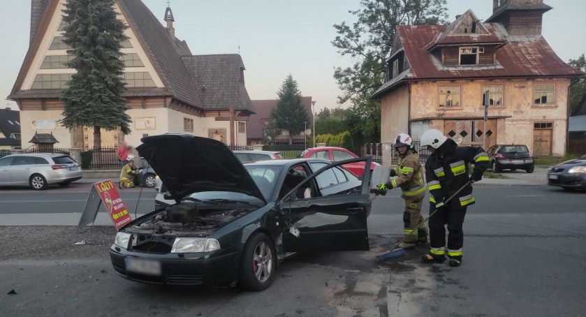 Podczerwone. Zderzenie 3 samochodów i motocykla