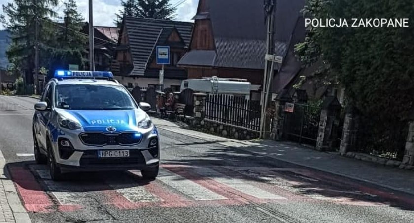 15-letni motocyklista potrącił mężczyznę w rejonie przejścia